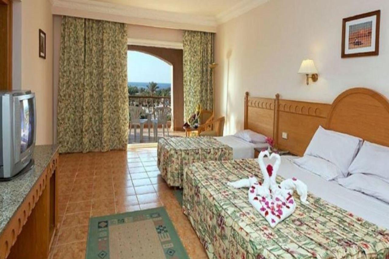 Pensee Royal Garden Beach Resort El Qoseir Exterior foto